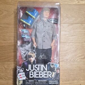 NIB 2010 JUSTIN BIEBER RED CARPET STYLE COLLECTION